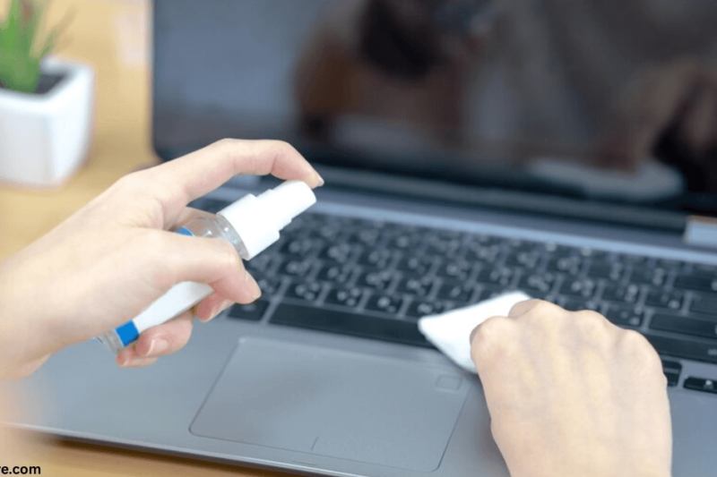 How to clean your laptop properly?